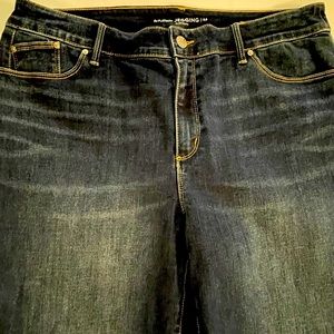 Chico’s platinum JEGGING denim jeans.